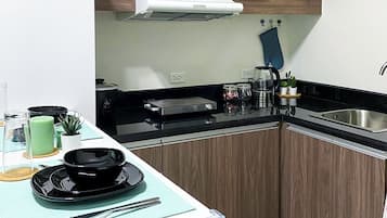 Micro-ondes, four, plaque de cuisson