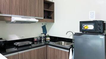 Micro-ondes, four, plaque de cuisson