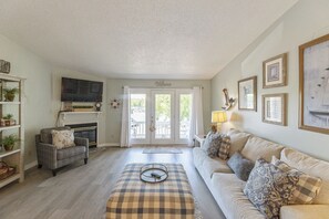 TV, fireplace