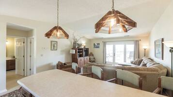 Televisio, DVD-soitin, työhuone