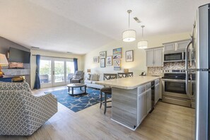 Fridge, microwave, oven, stovetop - One Bedroom Harbor View Condo (Grand Rivers)