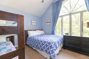2 bedrooms, iron/ironing board, free WiFi, bed sheets - Two Bedroom Harbor View Condo (Grand Rivers)
