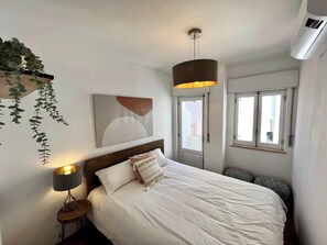 2 chambres, fer et planche à repasser, Wi-Fi, draps fournis