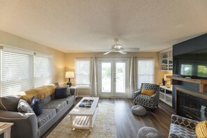 TV, fireplace, video games, DVD player - Two Bedroom Harbor View Condo (Grand Rivers)