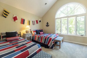 2 bedrooms, iron/ironing board, free WiFi, bed sheets - Two Bedroom Harbor View Condo (Grand Rivers)