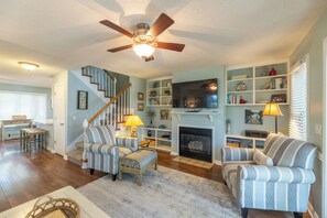 Fernseher, Kamin, DVD-Player