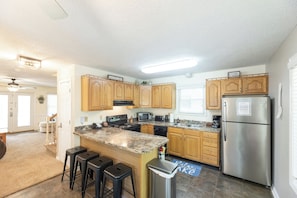 Fridge, microwave, oven, stovetop - Three Bedroom Hurst Haven Condo (Grand Rivers)