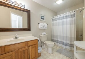 Shower, hair dryer, towels - Three Bedroom Hurst Haven Condo (Grand Rivers)
