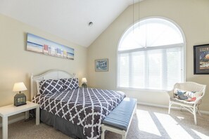 3 bedrooms, iron/ironing board, internet, bed sheets