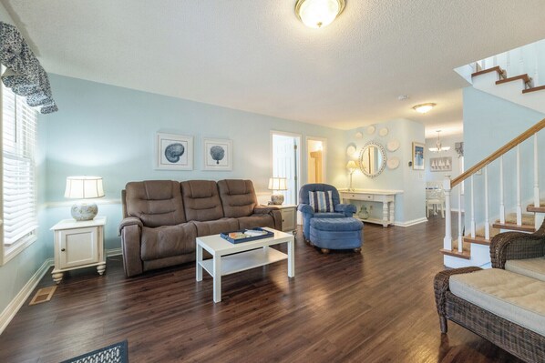 Tv, eldstad och dvd-spelare