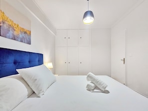 Deluxe Apartment, 3 Bedrooms, Air conditioning, City View | 3 bedrooms, iron/ironing board, free WiFi - Athens Prestige Suite Apartment (Athens)