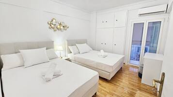 Apartamento Deluxe, 3 habitaciones, Aire acondicionado, vistas a la ciudad | 3 dormitorios, tabla de planchar con plancha, wifi gratis