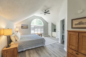 2 bedrooms, iron/ironing board, internet, bed sheets