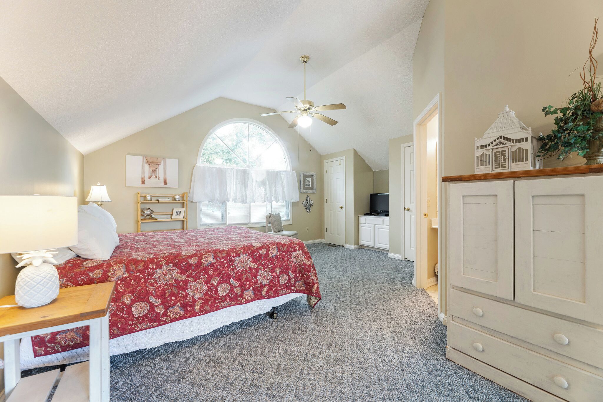 2 chambres, fer et planche à repasser, accès Internet, draps fournis