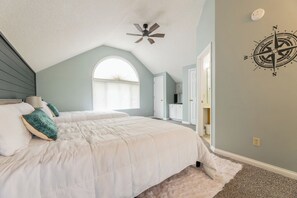 2 bedrooms, iron/ironing board, internet, bed sheets