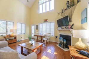 TV, fireplace, DVD player - Two Bedroom Bayside Condo (Grand Rivers)