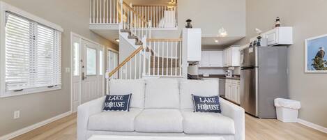 Televisión, chimenea y reproductor de DVD