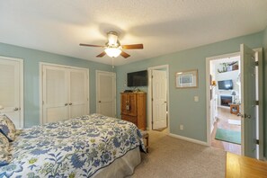 2 bedrooms, iron/ironing board, internet, bed sheets