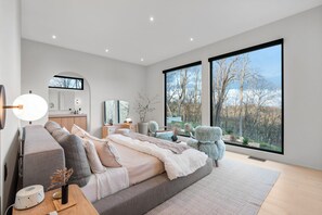 6 Schlafzimmer, Schreibtisch, Bügeleisen/Bügelbrett, Reisekinderbett