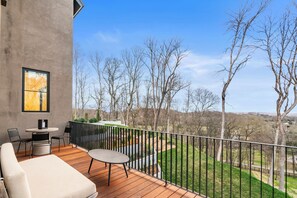 Outdoor dining - Above Hilltop Hideaway I Two Wings I Spool I Firepit (Franklin)