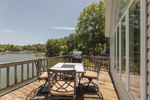 One Bedroom Bayside Condo