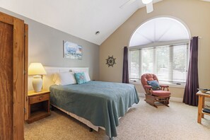 4 bedrooms, iron/ironing board, Internet, bed sheets