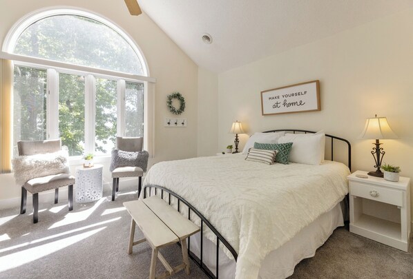 4 bedrooms, iron/ironing board, internet, bed sheets