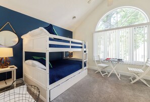 4 多间卧室、熨斗/熨衣板、上网接入、床单