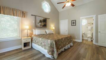 4 bedrooms, iron/ironing board, internet, bed sheets