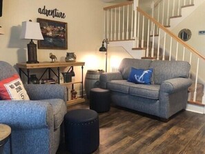 TV, fireplace, DVD player - Four Bedroom Yacht Condo (Grand Rivers)