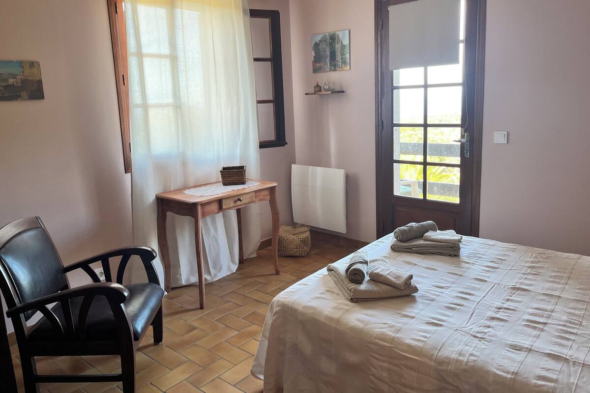 Wifi gratis y ropa de cama 