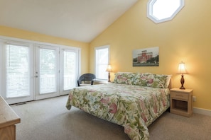 4 bedrooms, iron/ironing board, Internet, bed sheets - Four Bedroom Yacht Condo (Grand Rivers)