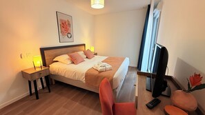 Apartment, barrierefrei, mit Bad (T2) | Zimmersafe, schallisolierte Zimmer, Bügeleisen/Bügelbrett