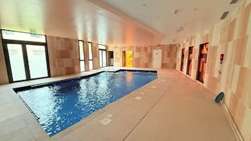 Indendørs pool