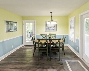 Dining - Executive Three Bedroom Yacht Condo (Grand Rivers)
