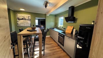 Kühlschrank, Ofen, Herdplatte, Geschirrspüler