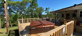 Beautiful Room Just Waiting for You Pool IS Closed