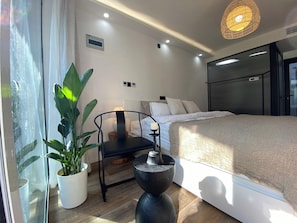 Comfort Quadruple Room | Living area