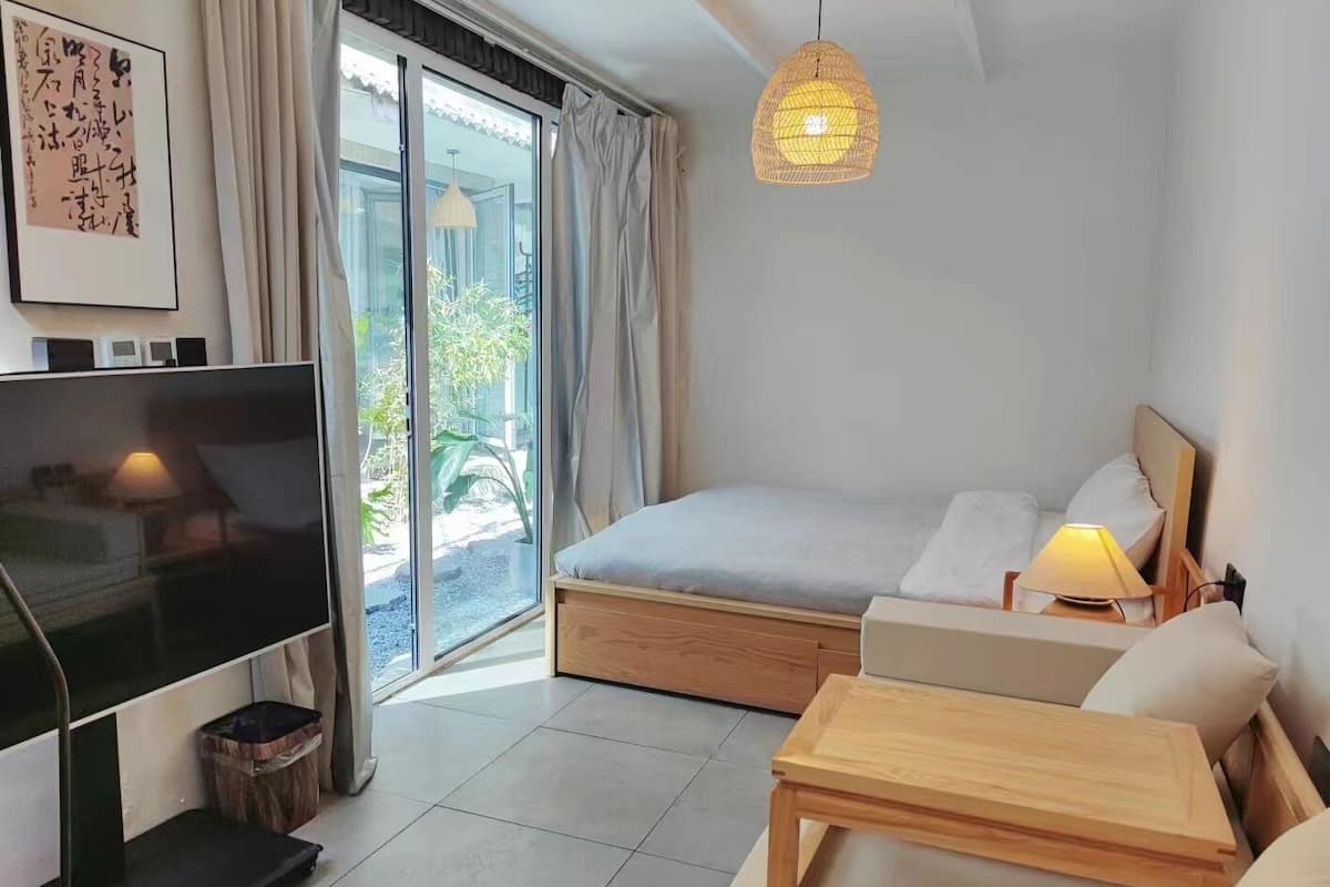 City Double or Twin Room | Free WiFi, bed sheets