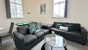 Apartemen | Area keluarga | TV