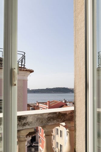 Lapa Diplomatic Suite&Flat by FeelLisboa