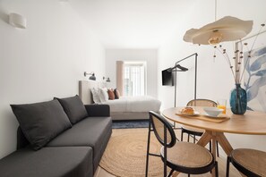 Classic Studio | Desk, laptop workspace, iron/ironing board, free WiFi - Lapa Diplomatic Suite&Flat by FeelLisboa (Lisbon)