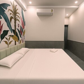 Quarto casal luxo | Edredons de pluma, cortinas blackout, camas extras/dobráveis (sobretaxa)