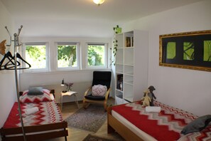 2 bedrooms, iron/ironing board, WiFi, bed sheets - Cozy vacation apartment "Grüne Idylle" in Kirchberg an der Jagst for up to 6 people (Kirchberg an der Jagst)