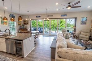 Smart TV, fireplace, offices