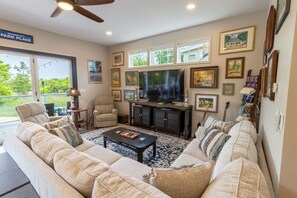 Smart TV, fireplace, offices