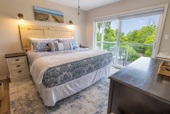 8 bedrooms, desk, iron/ironing board, free WiFi