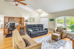 House (3 Bedrooms) | Interior - Canal-front Gem w/ Dock & Yard in Port Charlotte! (Port Charlotte)