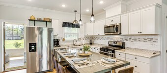 18 Mi to Fsu: Quaint Cottage on 8 Acres w/ Grill!