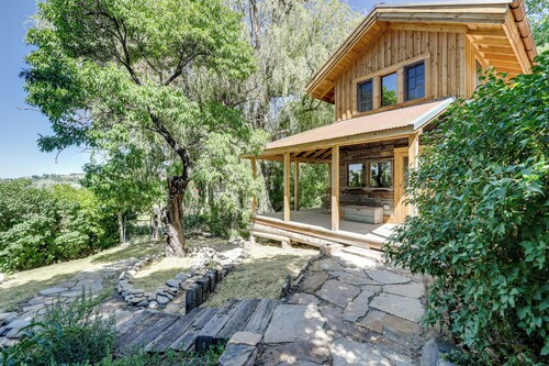 Historic Nature Lovers Cabin on Farm in Paonia!